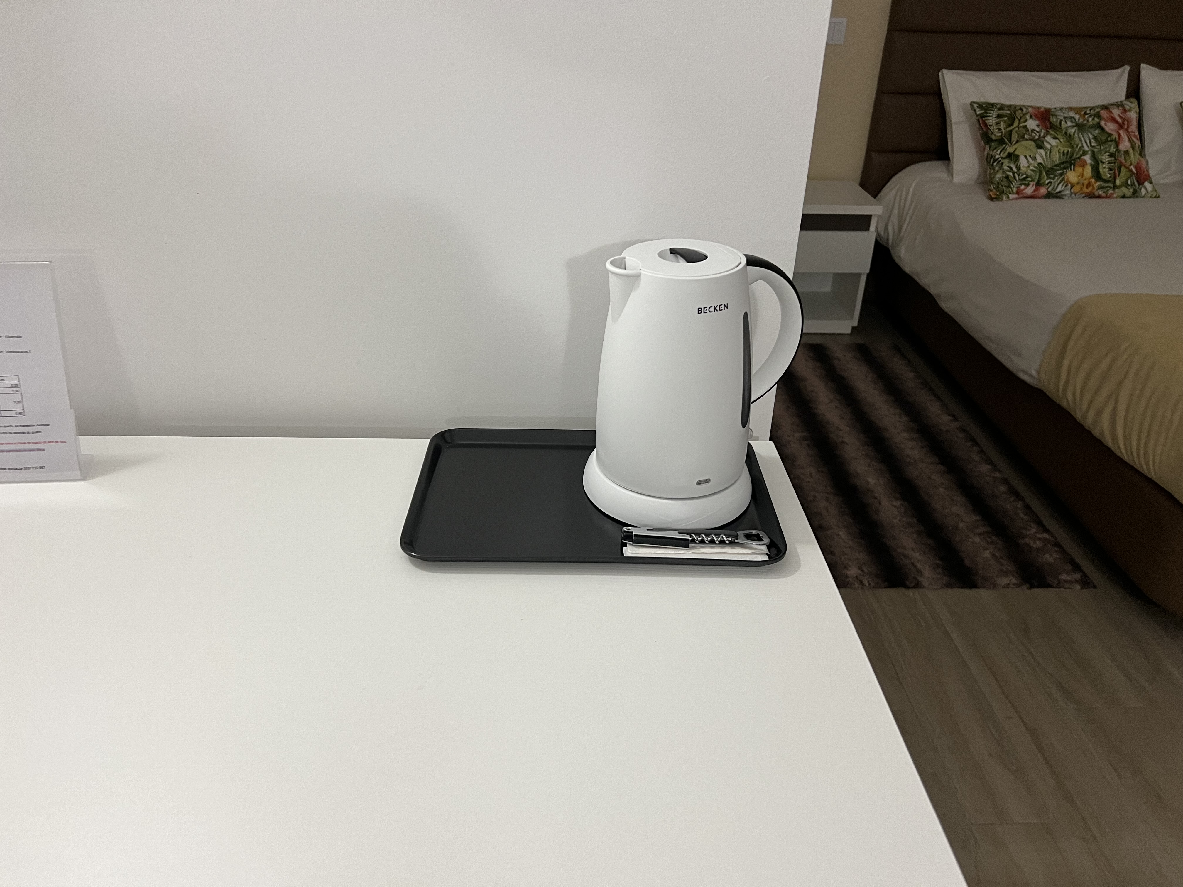 Guest room kettle